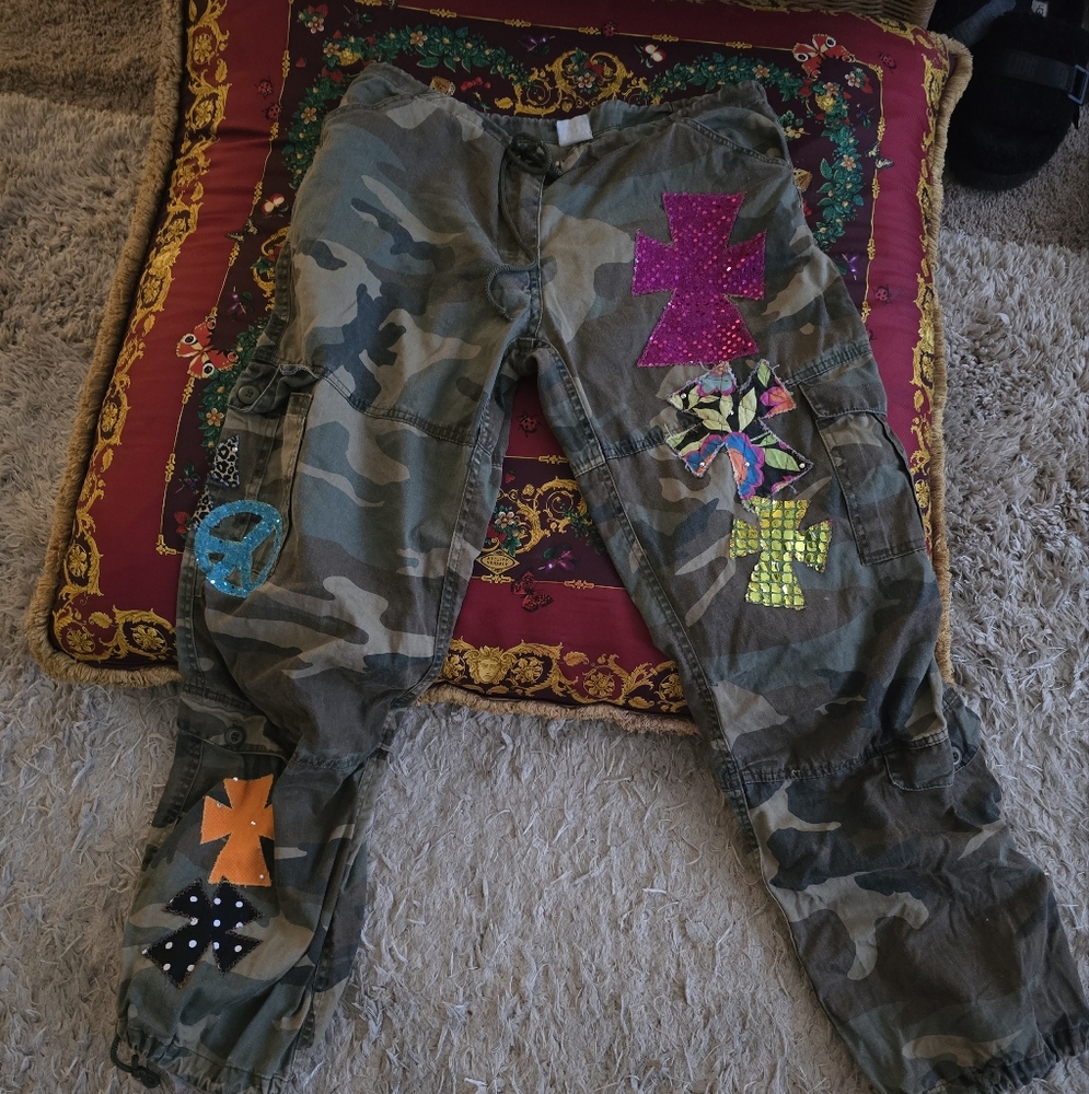 SASSY JEWELZ M Black Embroidered Patchwork (Peace) Boho Pants Size 34X31